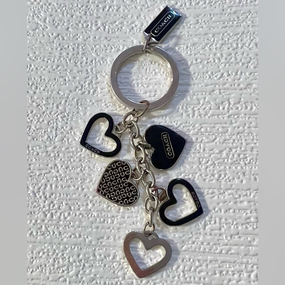 ❗️MOVING SALE❗️COACH Rare Black Silver Dangle Hearts Keychain!